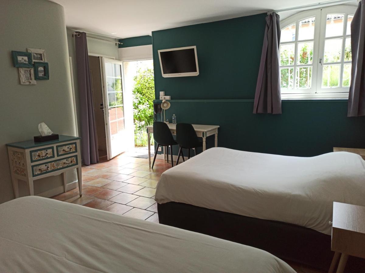 Logis Hotel Le Prince Noir Sérignac-sur-Garonne Екстериор снимка