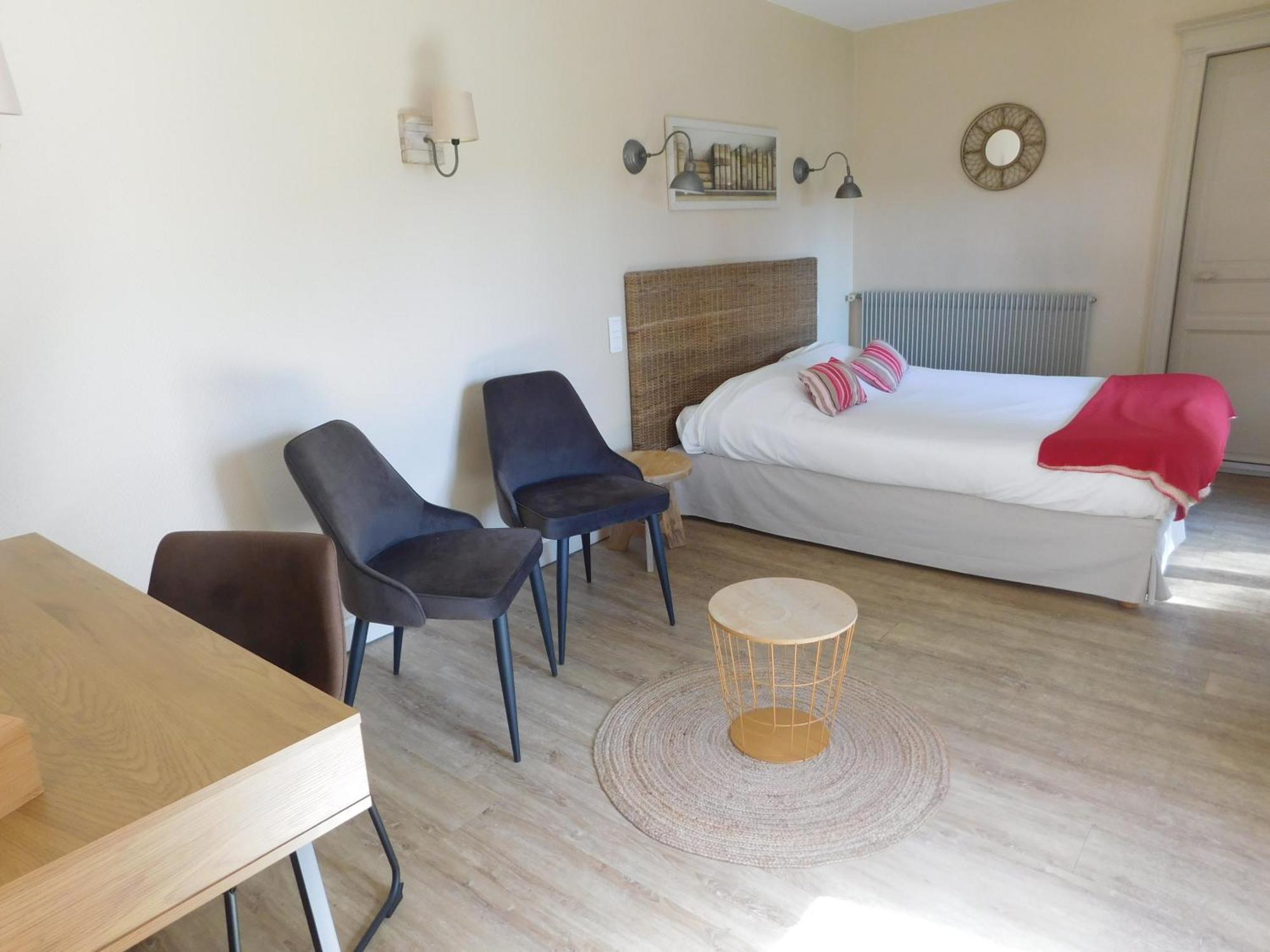 Logis Hotel Le Prince Noir Sérignac-sur-Garonne Екстериор снимка