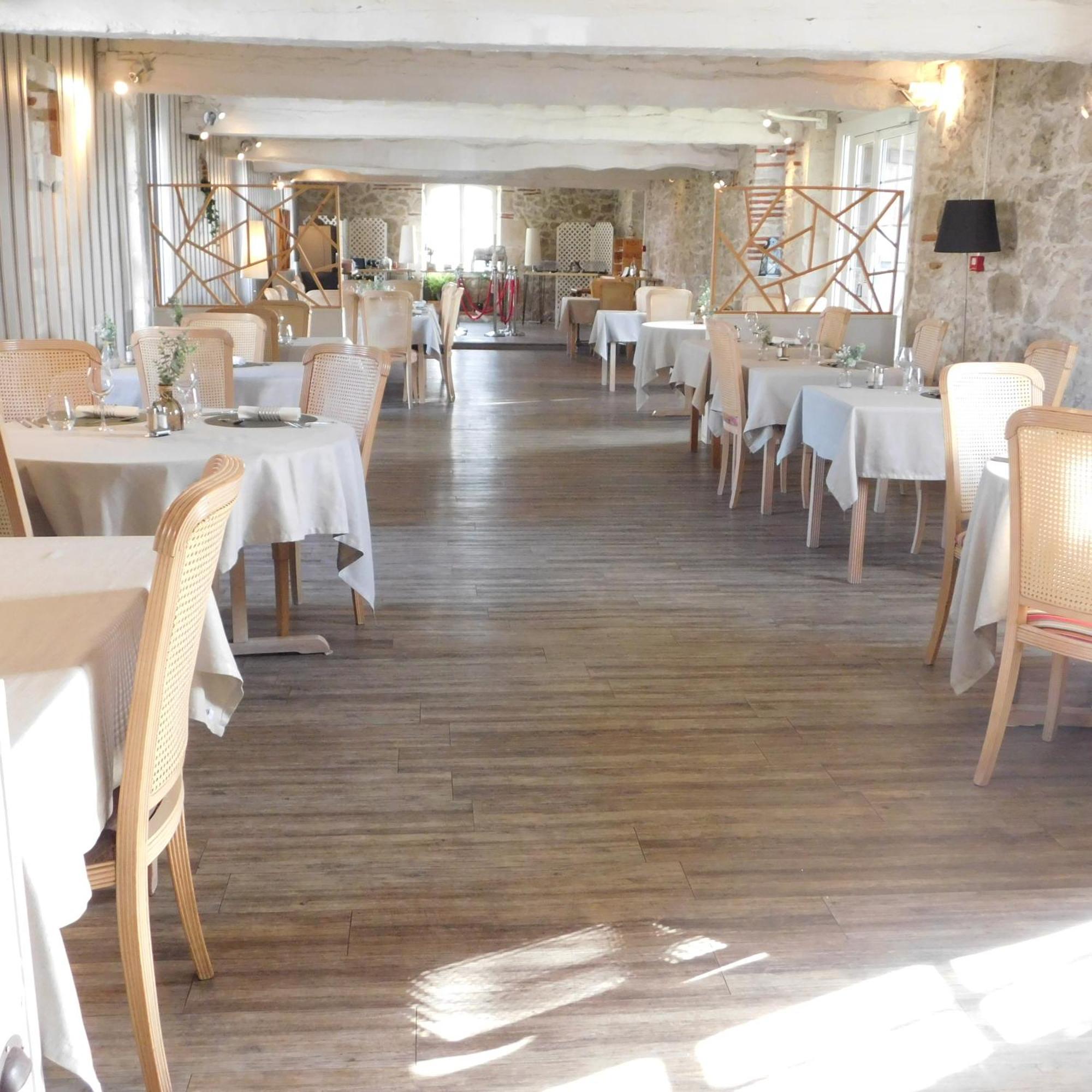 Logis Hotel Le Prince Noir Sérignac-sur-Garonne Екстериор снимка