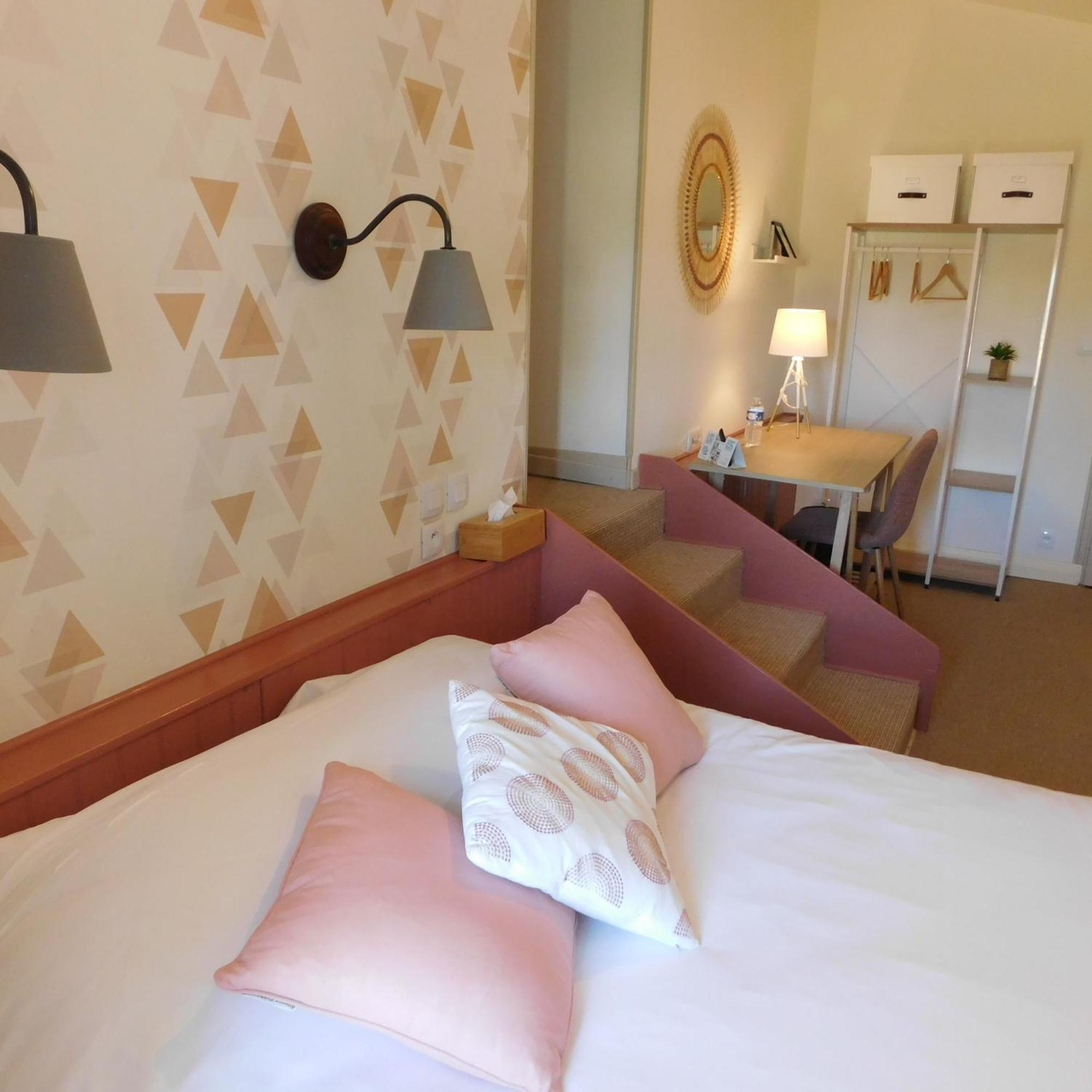Logis Hotel Le Prince Noir Sérignac-sur-Garonne Екстериор снимка