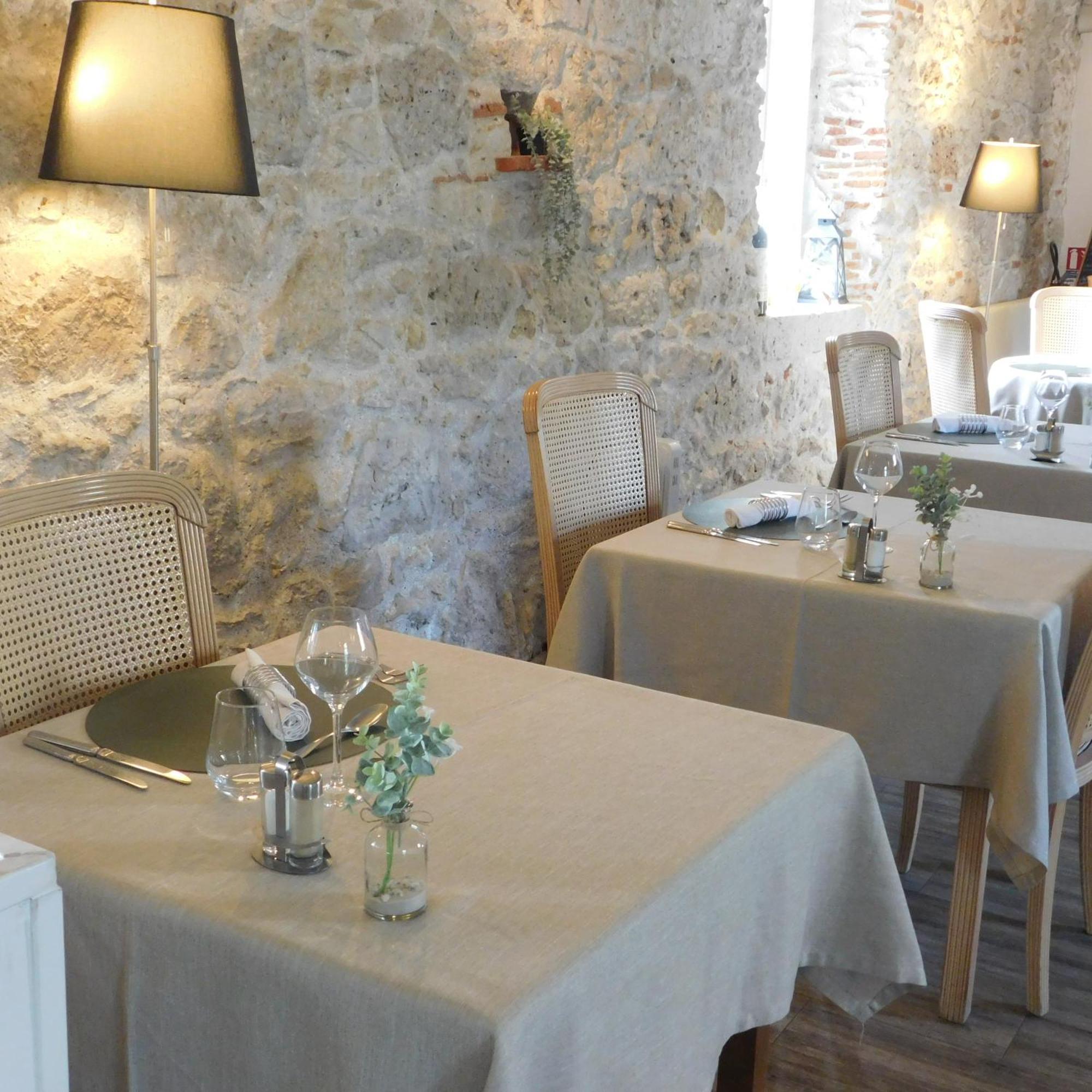 Logis Hotel Le Prince Noir Sérignac-sur-Garonne Екстериор снимка