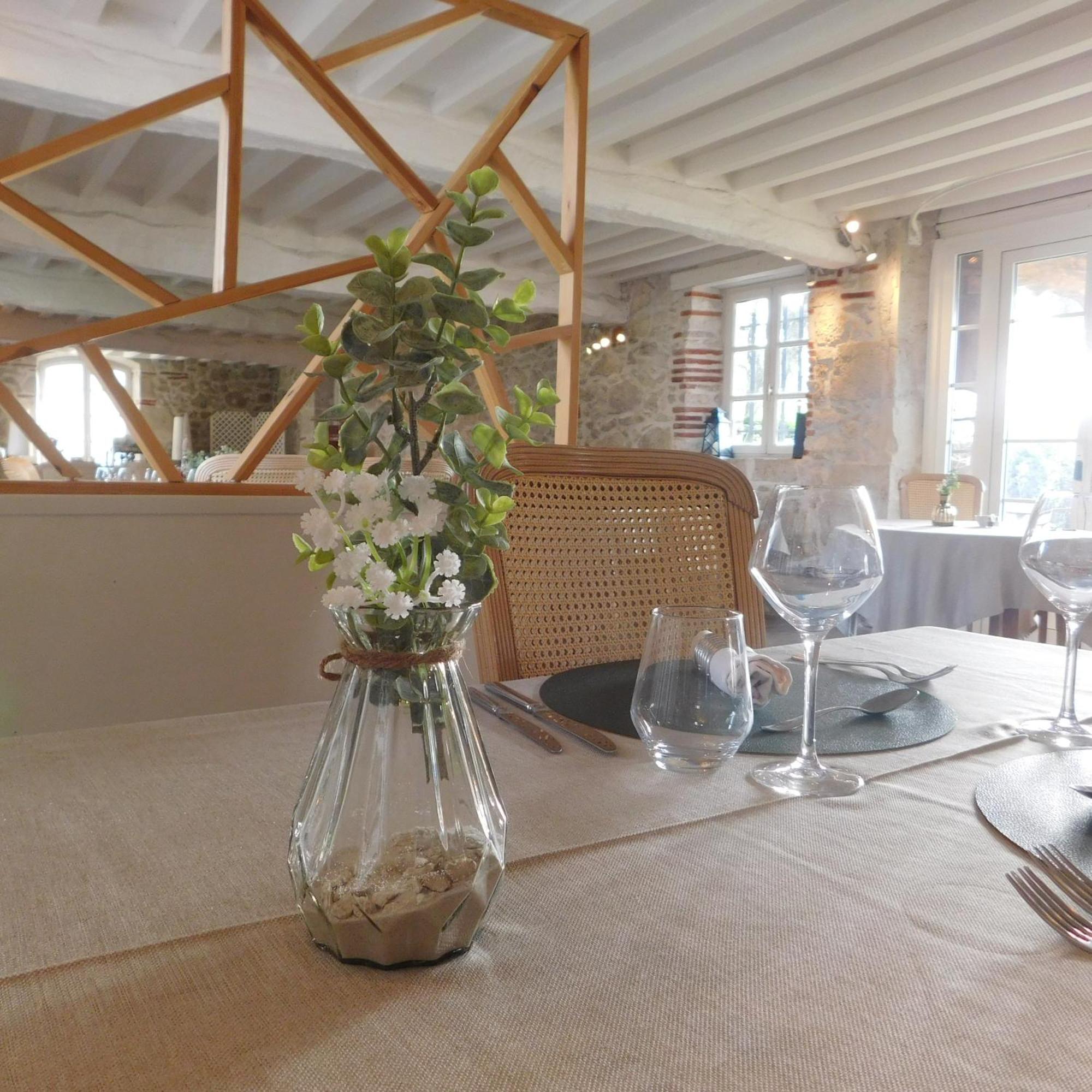 Logis Hotel Le Prince Noir Sérignac-sur-Garonne Екстериор снимка