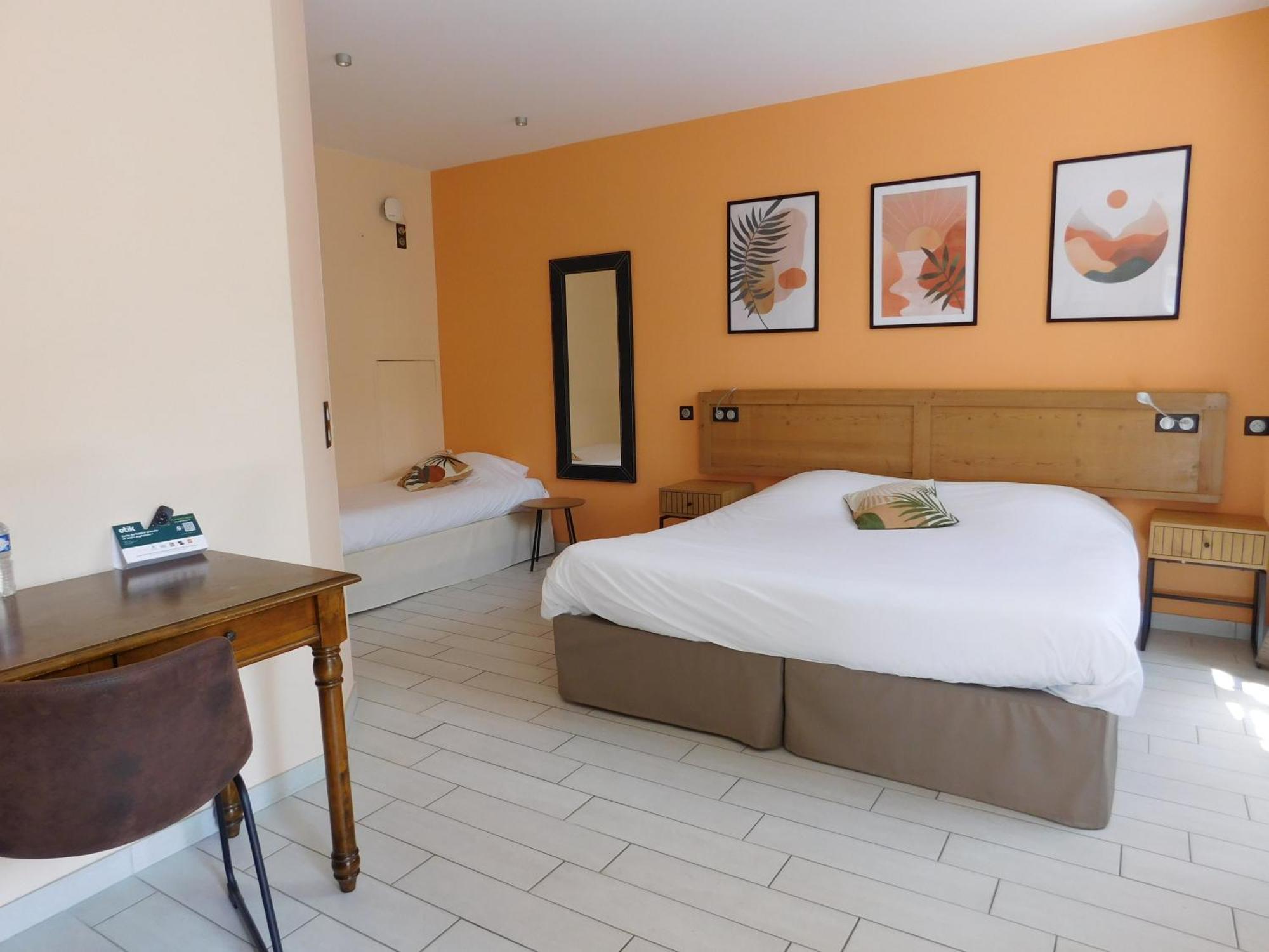 Logis Hotel Le Prince Noir Sérignac-sur-Garonne Екстериор снимка