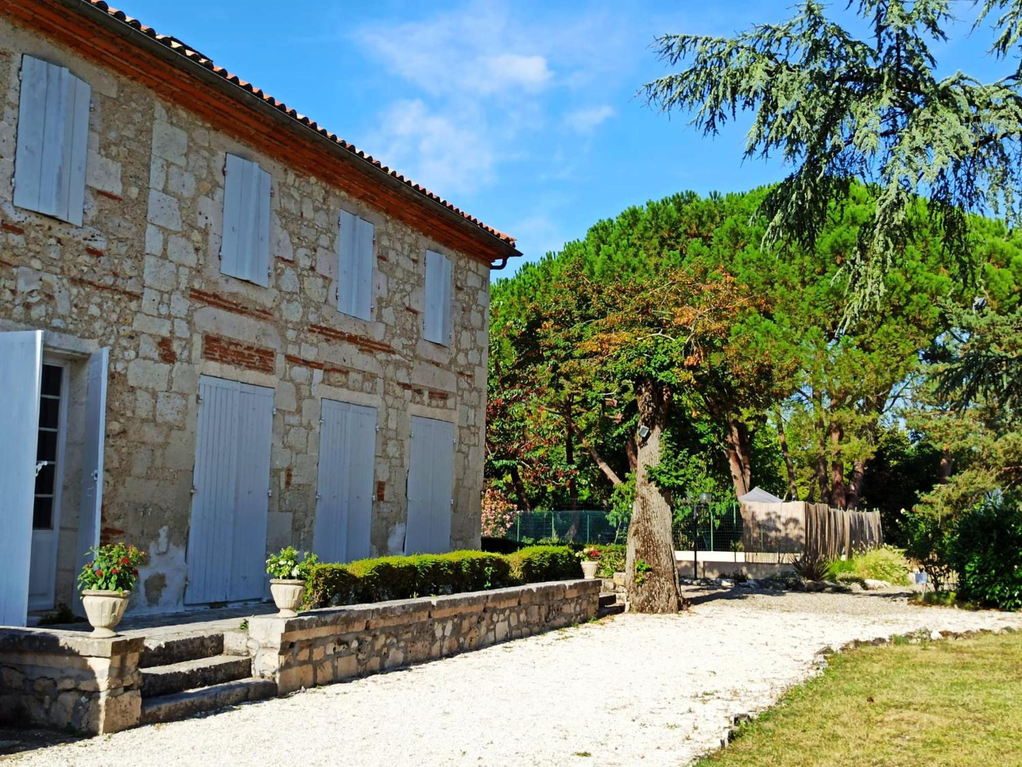 Logis Hotel Le Prince Noir Sérignac-sur-Garonne Екстериор снимка