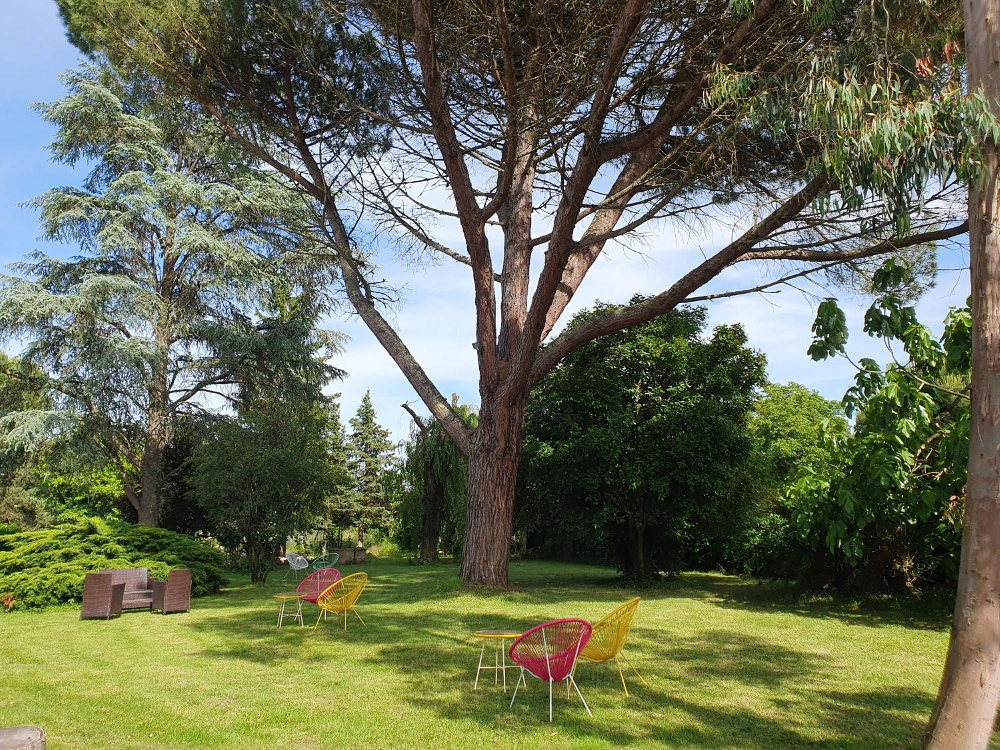 Logis Hotel Le Prince Noir Sérignac-sur-Garonne Екстериор снимка