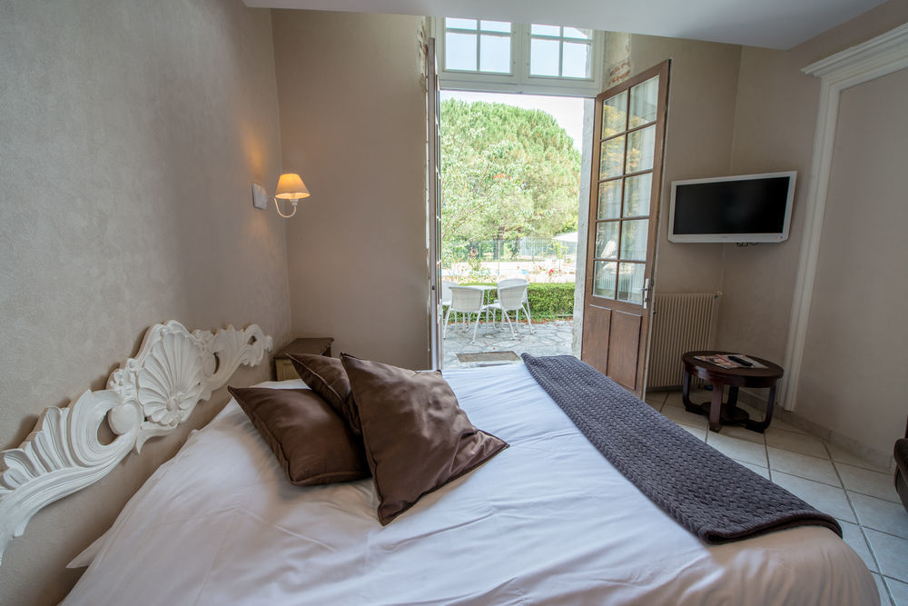 Logis Hotel Le Prince Noir Sérignac-sur-Garonne Екстериор снимка